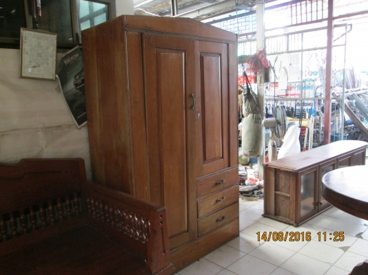 ตู้ไม้สักหนามาก  8800บาท  สภาพใหม่   ไม่ผิดหวังครับ