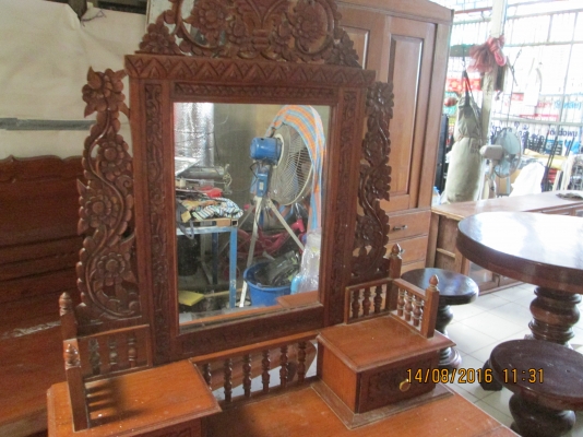 โต๊ะเครื่องแป้ง แกะสลักไม้สักแท้งานดี ขาย2800บาท โต๊ะเครื่องแป้ง แกะสลักไม้สักแท้งานดี ขาย2800บาท