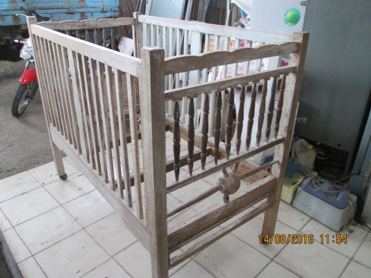 ขาบอู่เด็ก / โบราณ  สภาพแข็งแรงครับ สนใจ 081-585-6957