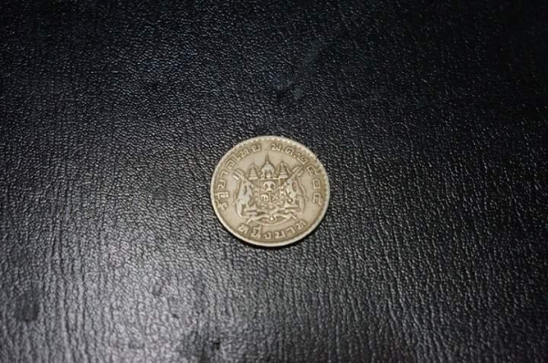 เหรียญบาท พ.ศ 2505 เหรียญนี้เป็นเหรียญที่หายาก ราคาจึงสูง เเต่ถ้าซื้อไปเก็บไว้รับรองว่าราคาต้องข้ึนสูงอีก