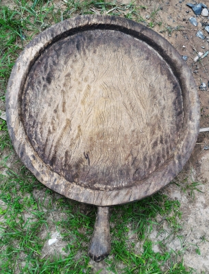 กระโบมวงกลมใหญ่ๆ หนักๆ แกะสลักด้วยมือล้วนๆ ของเก่าแท้อายุมากกว่า 90ปี