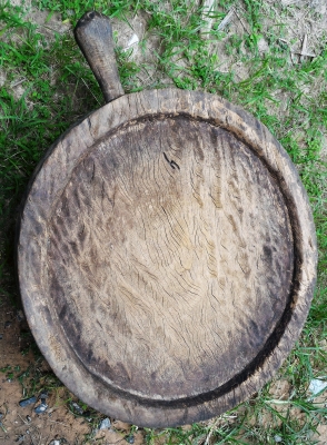 กระโบมวงกลมใหญ่ๆ หนักๆ แกะสลักด้วยมือล้วนๆ ของเก่าแท้อายุมากกว่า 90ปี