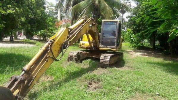 ขาย!!!แบ๊คโครและรถเทนเลอร์ ราคา 900000 โทร 096-4238634