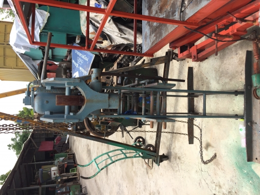 ขายแท่นอัดไฮโดรลิคญี่ปุ่น35ตันtakuboอัดด้านข้างได้ด้วยด้านหน้าได้ราคา22000ครับสนใจโทร0892224259