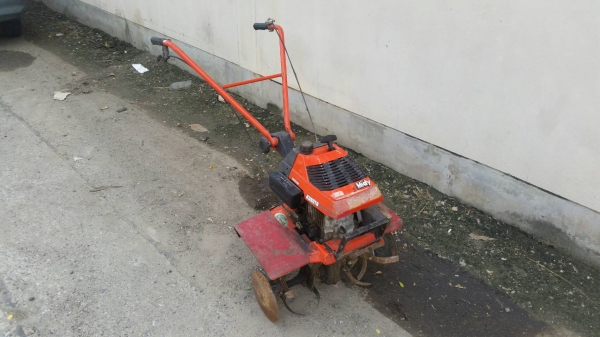 เครื่องพรวนดิน ตีดิน แบบเดินตาม สำหรับปลูกผัก การเกษตร ไม่ต้องใช้จอบครับ พร้อมใช้งาน เก่าญี่ปุ่น