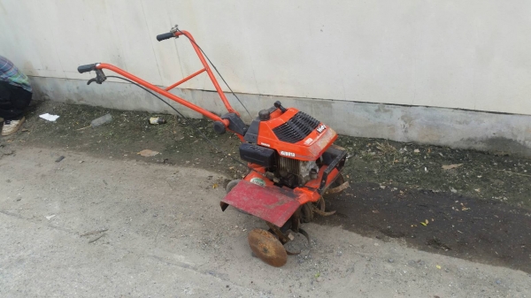 เครื่องพรวนดิน ตีดิน แบบเดินตาม สำหรับปลูกผัก การเกษตร ไม่ต้องใช้จอบครับ พร้อมใช้งาน เก่าญี่ปุ่น