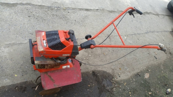 เครื่องพรวนดิน ตีดิน แบบเดินตาม สำหรับปลูกผัก การเกษตร ไม่ต้องใช้จอบครับ พร้อมใช้งาน เก่าญี่ปุ่น