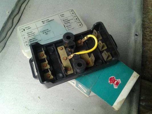 แผงฟิวส์ ใส่ดัสสัน 520 521 620 720 ของใหม่