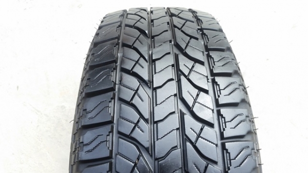 ขายยาง265/70/16 ปี 14 YOKOHAMA AT-S 2 เส้น