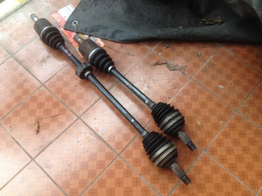 เพลาขับ CIVIC ไดเเมนชั่นเก่าญี่ปุ่นเเท้สภาพดีคู่ละ