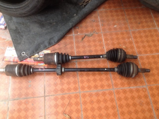 เพลาขับ CIVIC ไดเเมนชั่นเก่าญี่ปุ่นเเท้สภาพดีคู่ละ