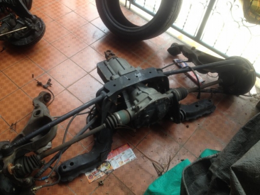 เฟืองท้ายติดเเพหลังตามรูป FORD ESCAPE 3.0 เก่าญี่ปุ่นเเท้สภาพดี