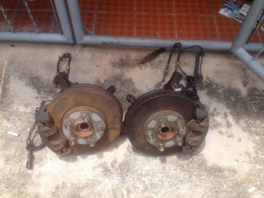 ดุมหน้าทั้งชุด FORD ESCAPE 3.0 เก่าญี่ปุ่นเเท้สภาพสวยคู่ละ