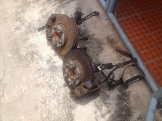 ดุมหน้าทั้งชุด FORD ESCAPE 3.0 เก่าญี่ปุ่นเเท้สภาพสวยคู่ละ