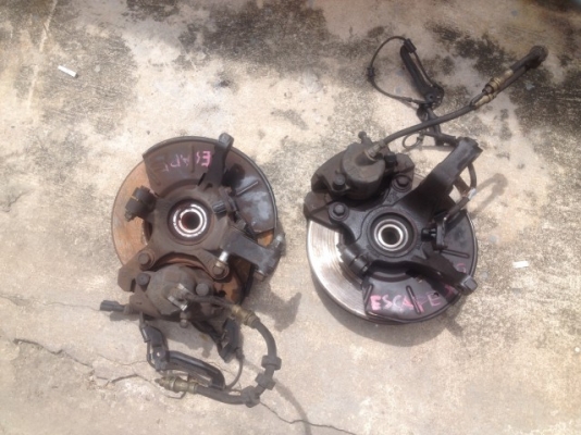 ดุมหน้าทั้งชุด FORD ESCAPE 3.0 เก่าญี่ปุ่นเเท้สภาพสวยคู่ละ