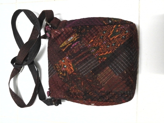 กระเป๋าผ้าไหมสุรินทร์ หลากหลายสี ราคา 760 บาท กระเป๋าผ้าไหมสุรินทร์ หลากหลายสี ราคา 760 บาท