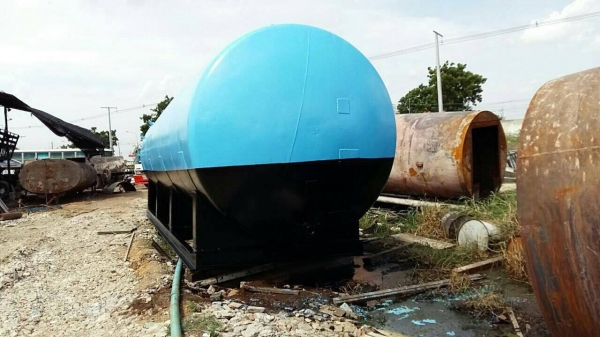 ถัง 40,000 ลิตร ทาสีอีฟ็อกซี่กันสนิมข้างใน เหล็กหนา 5 มิล จะใส่น้ำหรือน้ำมันตามสบายเลยครับ ถัง 40,000 ลิตร ทาสีอีฟ็อกซี่กันสนิมข้างใน เหล็กหนา 5 มิล จะใส่น้ำหรือน้ำมันตามสบายเลยครับ