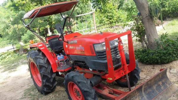 ขายรถไถ L4508 รถสวย อุปกรณ์ครบ ดันหน้า ผานหลัง โรตารี่ สภาพสวยพร้อมใช้งาน เอกสารพร้อมโอน ราคา280,000 สนใจโทร 090-8588220คุณนะ 093-3258446คุณบิว หรือเข้าดูสินค้าอื่นๆได้ที่ www.narong2truck.com หรือ www.truck.in.th/498 หรือเพจFacebook ณรงค์ ซื้อขายรถมือสอง