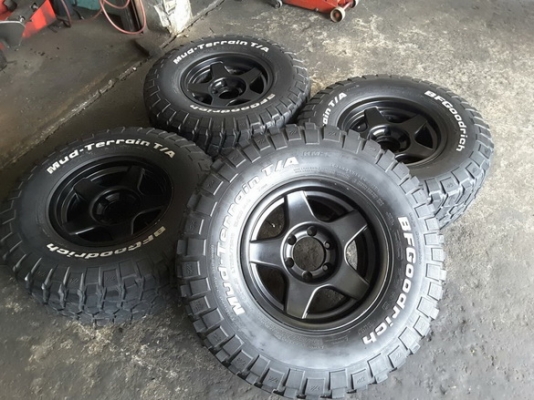 Max + BF Km2 ขนาด 285/75/16 ปี13 สวยๆ 1ชุด