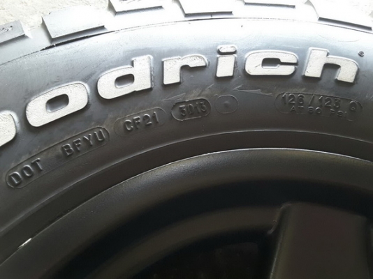 Max + BF Km2 ขนาด 285/75/16 ปี13 สวยๆ 1ชุด