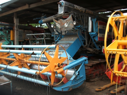 ขายรถเกี่ยวข้าวปานเจริญอุ่ม 2.5 ตัน เครื่องยนต์ JO8C ปั้มไดกินส์เบอร์ 23 ตัวเดิน 12 HT สภาพดีพร้อมใช้งาน เลิกกิจการ ขายสดหรือดาวน์