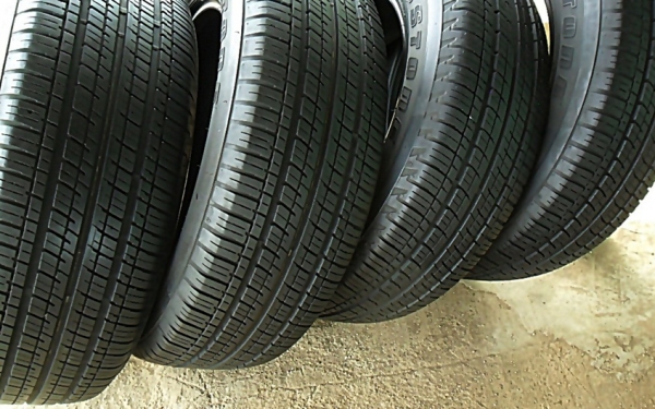 ยาง17 บริดสโตน 225-65-R17ลงพื้นปี14 (4เส้น3,200)