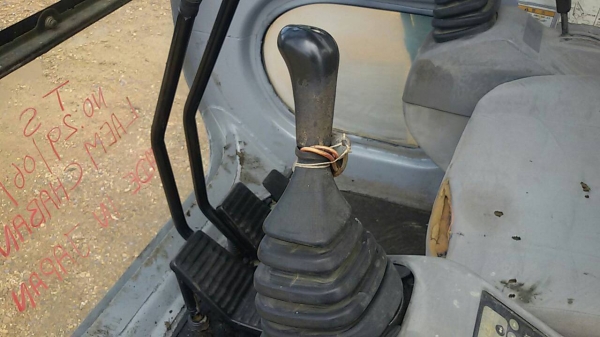 ขายรถแบคโฮ KOฺBELCO 100 MARK 5 เครื่อง 4BD1 แทรคเหล็ก เครื่องดี ปั๊มดี เอวแน่น ไฟฟ้าครบ  รถเก่าญี่ปุ่น ติดต่อ 089-7949488