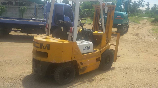 ขายรถยก TCM FG25 N2 เครื่องเบนซิน  H20 เสาสูง 3 เมตร  ยกได้ 2.5 ตัน รถนำเข้า สนใจติดต่อ 089-7949488