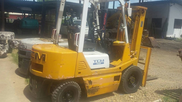 ขายรถยก TCM FG25 N2 เครื่องเบนซิน  H20 เสาสูง 3 เมตร  ยกได้ 2.5 ตัน รถนำเข้า สนใจติดต่อ 089-7949488