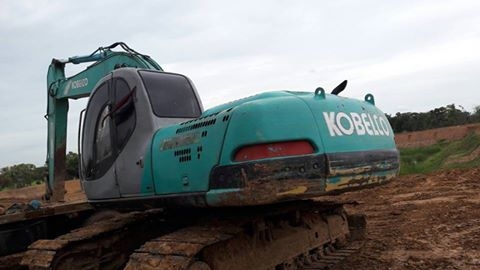 ขายรถขุดแบ็คโค kobelco SK200-5มาร์คไฟว์ธรรมดาไฟฟ้าครบ ช่วงล่างดี สภาพทำงานทุกวัน