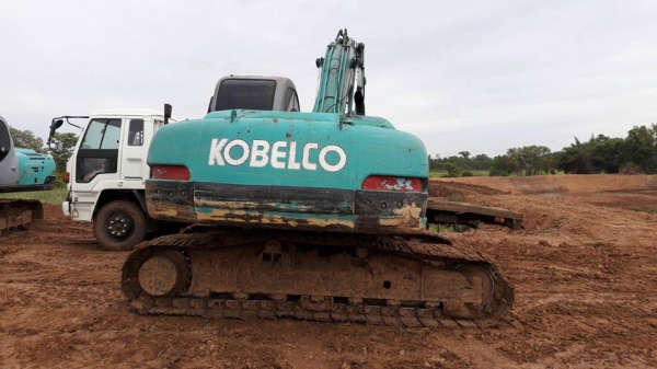 ขายรถขุดแบ็คโค kobelco SK200-5มาร์คไฟว์ธรรมดาไฟฟ้าครบ ช่วงล่างดี สภาพทำงานทุกวัน