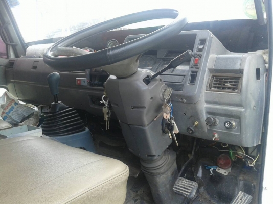 หัว Hino FC ญี่ปุ่นกระจกประตูซ้ายมีตู้แอร์แล้ว