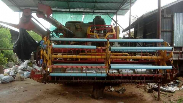 ขายรถเกี่ยวข้าว ศักดิ์พัฒนา KM49 เครื่อง6HH1 อีซูซุ230เทอร์โบว์ ช่างล่าง12ปั๊ม23 ช่วงล่างโซ่ดี