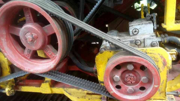 ขายรถเกี่ยวข้าว ศักดิ์พัฒนา KM49 เครื่อง6HH1 อีซูซุ230เทอร์โบว์ ช่างล่าง12ปั๊ม23 ช่วงล่างโซ่ดี