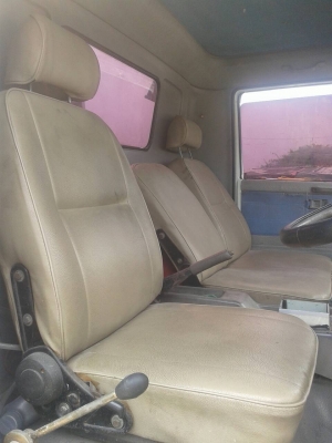 หัว Hino FC ญี่ปุ่นกระจกประตูซ้ายมีตู้แอร์แล้ว