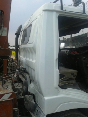 หัว Hino FC ญี่ปุ่นกระจกประตูซ้ายมีตู้แอร์แล้ว