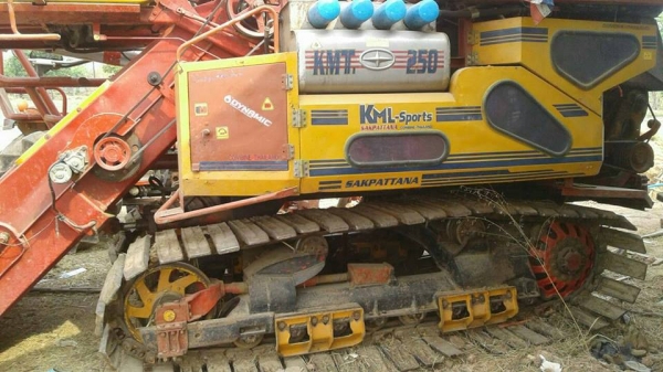 ขายรถเกี่ยวข้าว ศักดิ์พัฒนาKML ปี53 เครื่อง260เทอร์โบว์ สภาพสวยเดิมช่วงล่างดี เกี่ยวน้อย