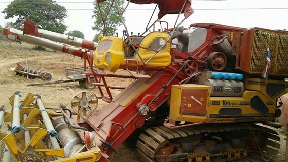 ขายรถเกี่ยวข้าว ศักดิ์พัฒนาKML ปี53 เครื่อง260เทอร์โบว์ สภาพสวยเดิมช่วงล่างดี เกี่ยวน้อย