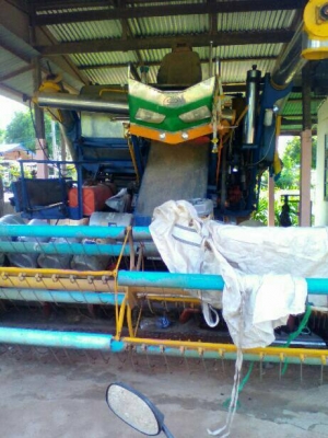 ขายรถเกี่ยวข้าว ไทยเจริญเครื่องHINO JO8Cเทอร์โบ235ตัวเดิน10 ปั้มไดกิ้น22 อุ้ม สภาพเกี่ยวทุกปี