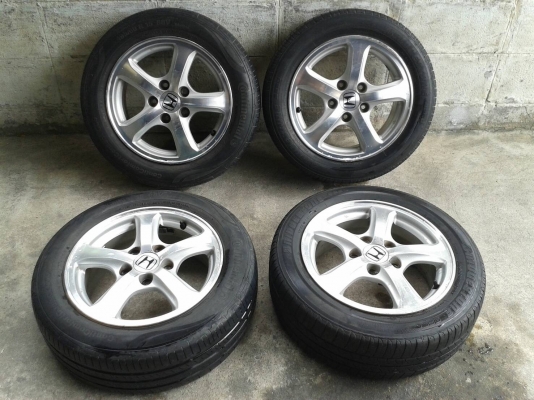 ล้อฮอนด้าขอบ15นิ้ว5รู พร้อมยาง สวยๆ 4 ล้อ ราคา 3900 บาท