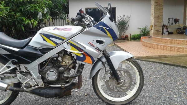 ขาย KR150 เอกสารพร้อมชุดโอนภาษีพึ่งขาดต้นปีเครื่องดีวาล์วเปิดไฟติดชุดสีไม่ค่อยสวยเหมาะสำหรับเอาไปปั้น