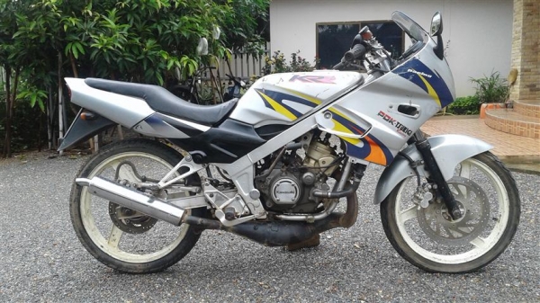 ขาย KR150 เอกสารพร้อมชุดโอนภาษีพึ่งขาดต้นปีเครื่องดีวาล์วเปิดไฟติดชุดสีไม่ค่อยสวยเหมาะสำหรับเอาไปปั้น