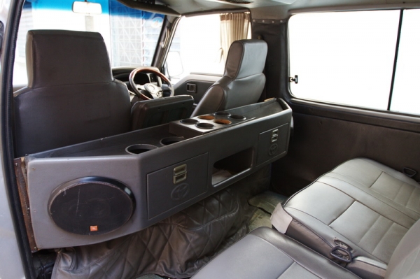 รถตู้ Nisson Urvan