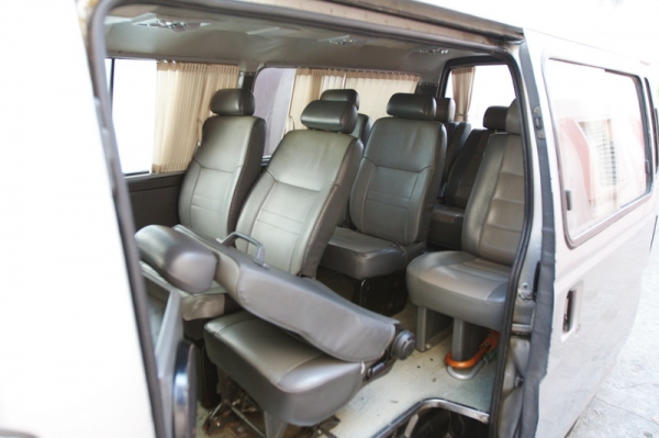 รถตู้ Nisson Urvan