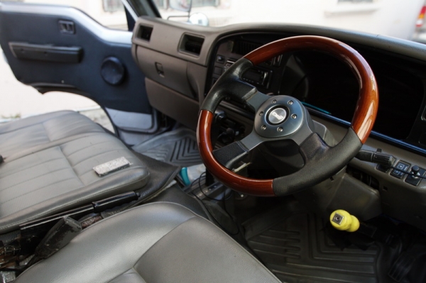 รถตู้ Nisson Urvan