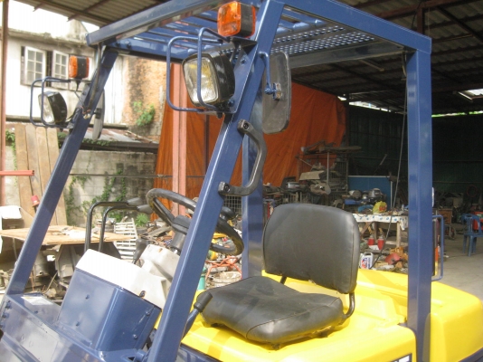 ขายรถยกFORKLIFT KOMATSU FD25-11เครื่องยนต์ดีเชล ล้อคู่ สูง4เมตรมีงาสาม พร้อมใช้งาน