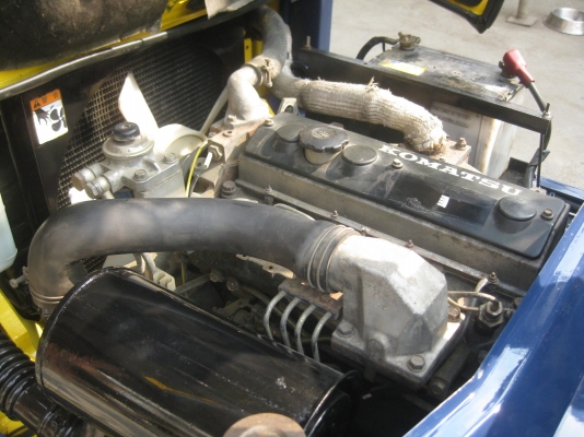 ขายรถยกFORKLIFT KOMATSU FD25-11เครื่องยนต์ดีเชล ล้อคู่ สูง4เมตรมีงาสาม พร้อมใช้งาน