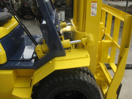 ขายรถยกFORKLIFT KOMATSU FD25-11เครื่องยนต์ดีเชล ล้อคู่ สูง4เมตรมีงาสาม พร้อมใช้งาน