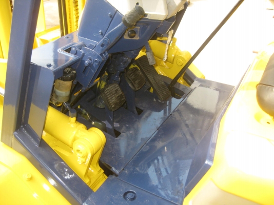 ขายรถยกFORKLIFT KOMATSU FD25-11เครื่องยนต์ดีเชล ล้อคู่ สูง4เมตรมีงาสาม พร้อมใช้งาน