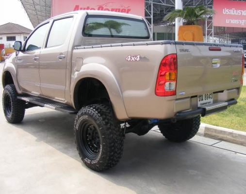 วีโก้ 2.5 4x4 ยกสูง แต่งไปกว่าสองแสน วีโก้ 2.5 4x4 ยกสูง แต่งไปกว่าสองแสน